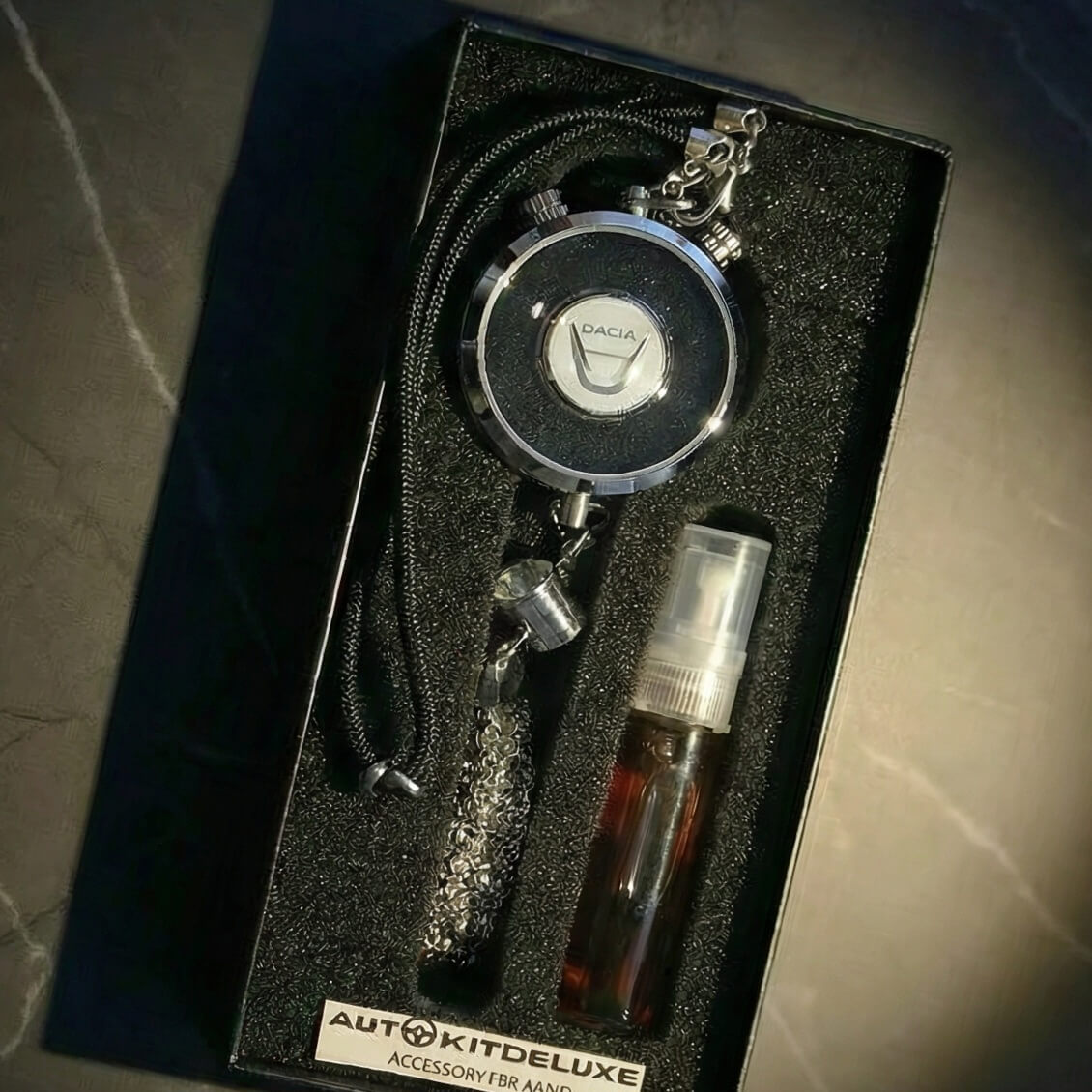 PARFUM DE VOITURE AVEC LOGO (Parfum inclus)